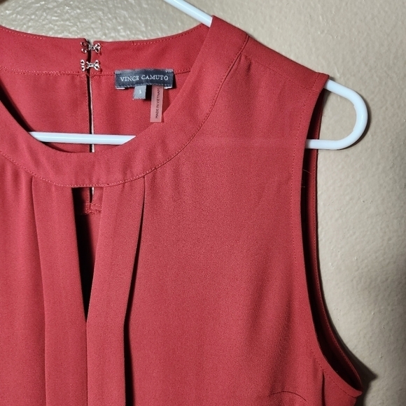 Vince Camuto Rust Pleat Front Split Neck Sleeveless Tunic Blouse-Size S - Picture 2 of 5